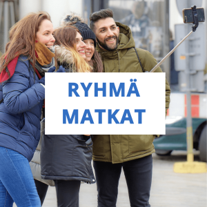 Iloinen porukka ottaa selfietä